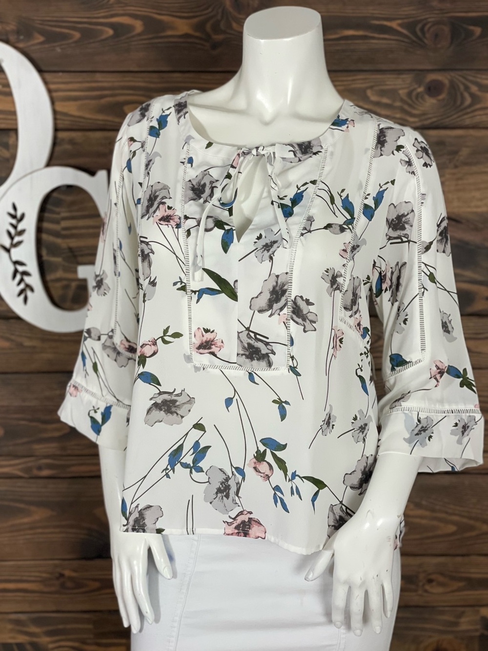 Q&A Floral Tie-Neck Blouse Keyhole Neckline Quarter Sleeves Lattice‎ Cutout Trim